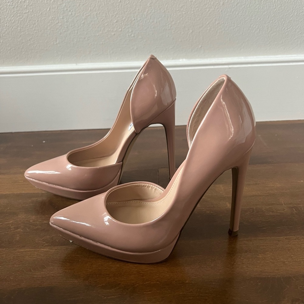 Never worn Steve Madden Vixen Pump - nude patent leather 7.5